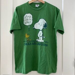 T shirt Green Junk Food Chicks are Confusing Snoopy Woodstock Peanuts Size M